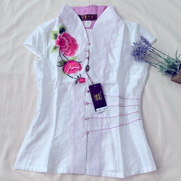 Tops - NWT Asian top, white, embroidered pink flower, size S
